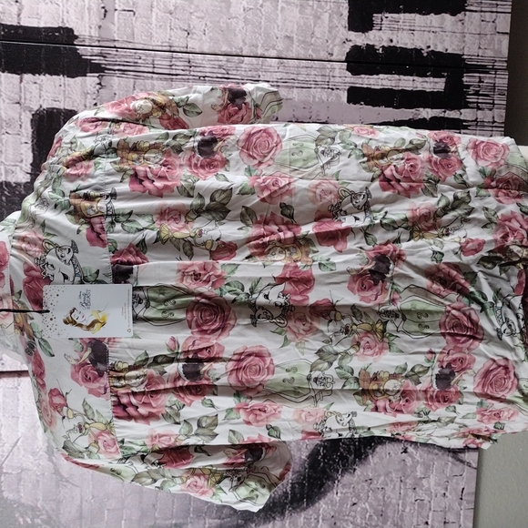 Her Universe Disney Beauty & The Beast Rose Woven Button-Up Sz 4X - Picture 5 of 6